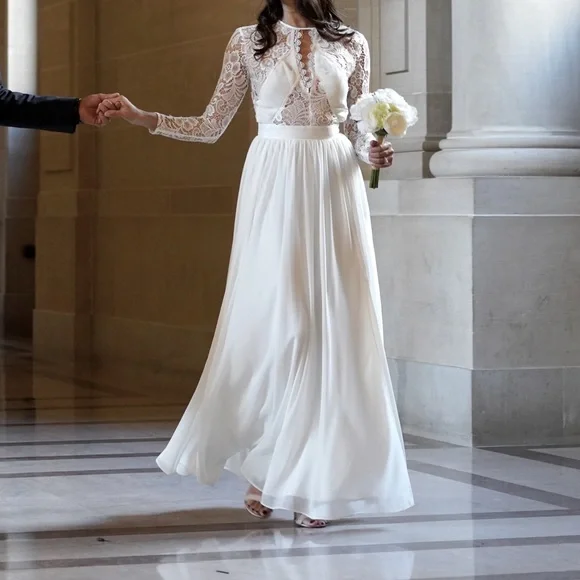 White lace long sleeve wedding dress with open back - Picture 4 of 8